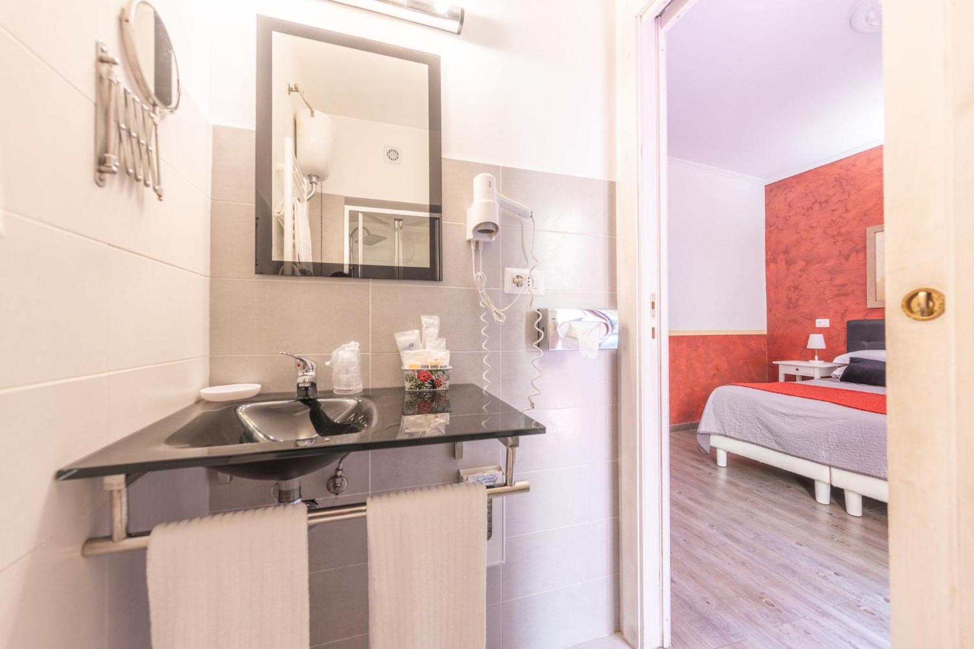 Room In Bb - Family Room In History House روما المظهر الخارجي الصورة